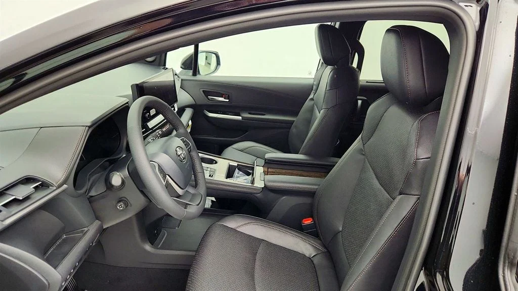 Used 2026 Midnight Black Metallic Toyota Platinum AWD 7-Seater w/ 1080p HD Rear Seat Entertainment image 20