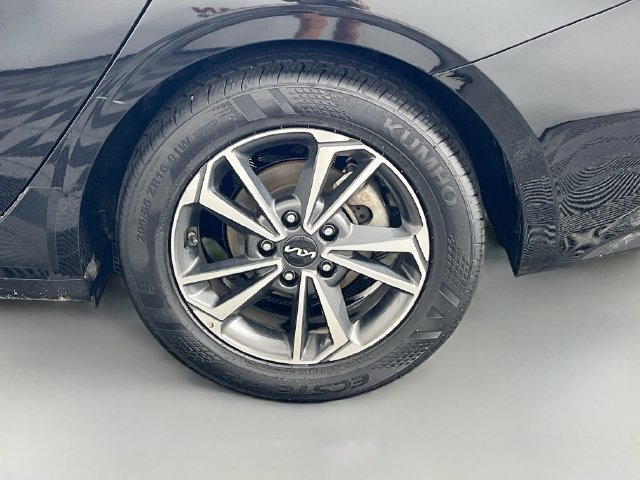 2023 Kia Forte LXS - Photo 31