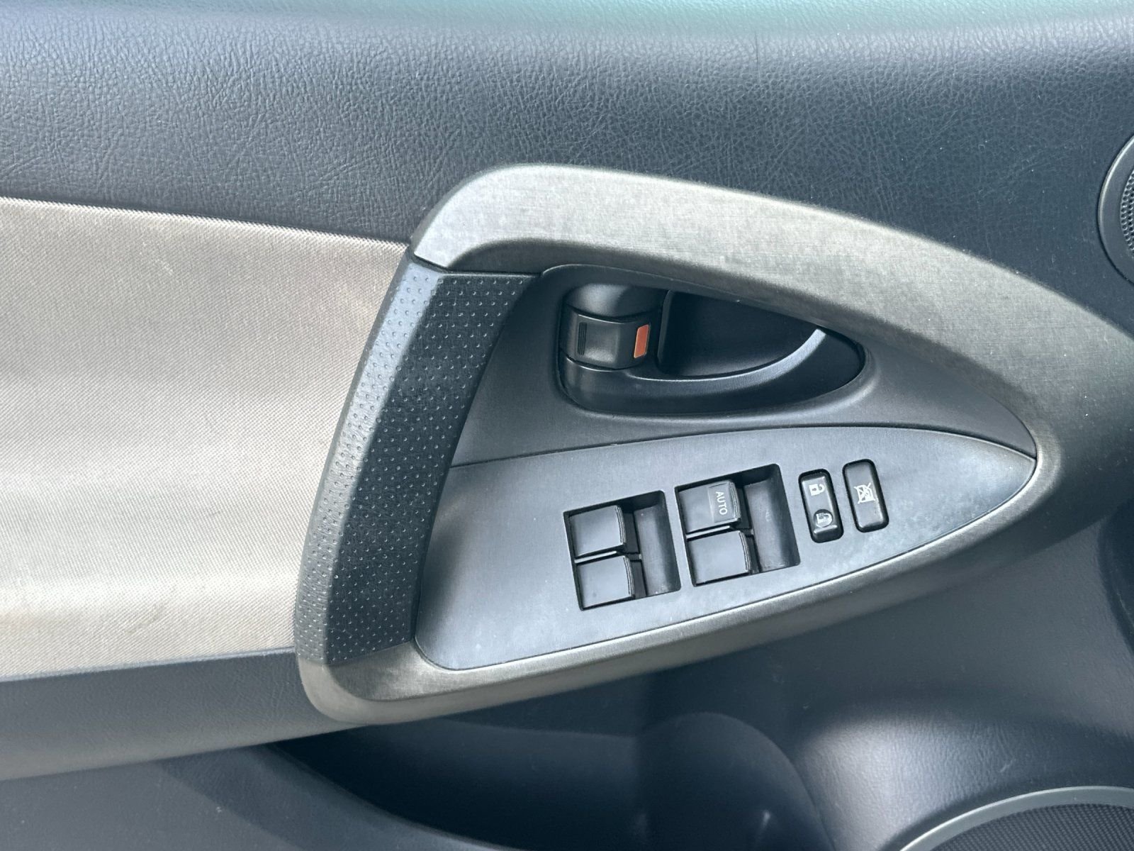 Used 2012 Classic Silver Metallic Toyota Base image 10