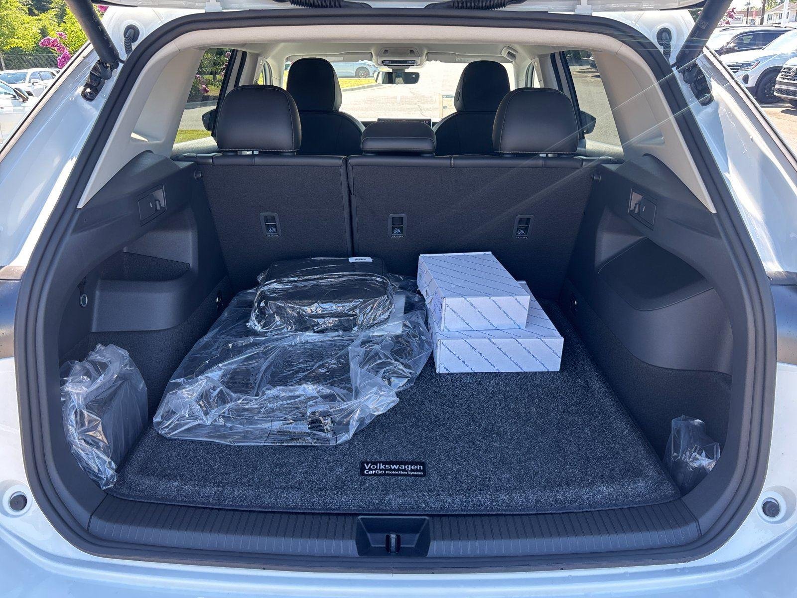 New 2026 pure white Volkswagen SE image 35
