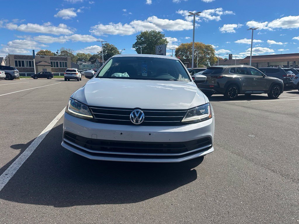 Used 2017 White Volkswagen 1.4T S image 2