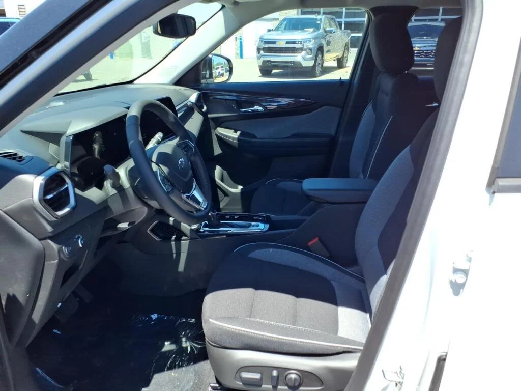New 2026 Summit White Chevrolet LT image 7