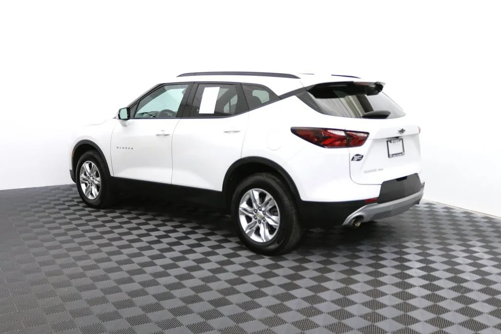 Used 2022 Summit White Chevrolet 2LT image 10