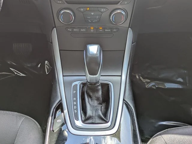 Used 2016 Magnetic Metallic Ford SEL image 19