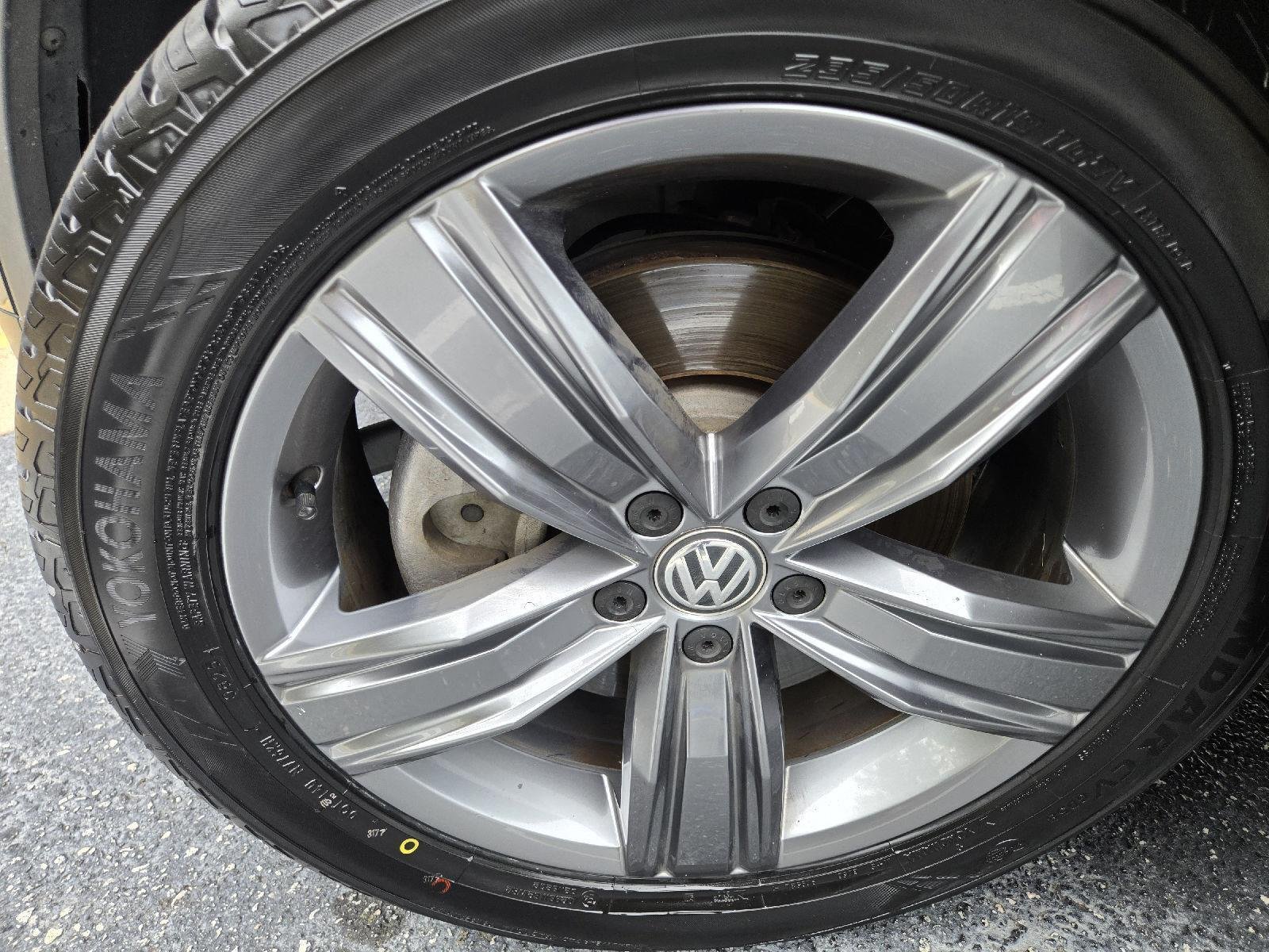 Used 2020 Deep Black Pearl Volkswagen SEL image 37
