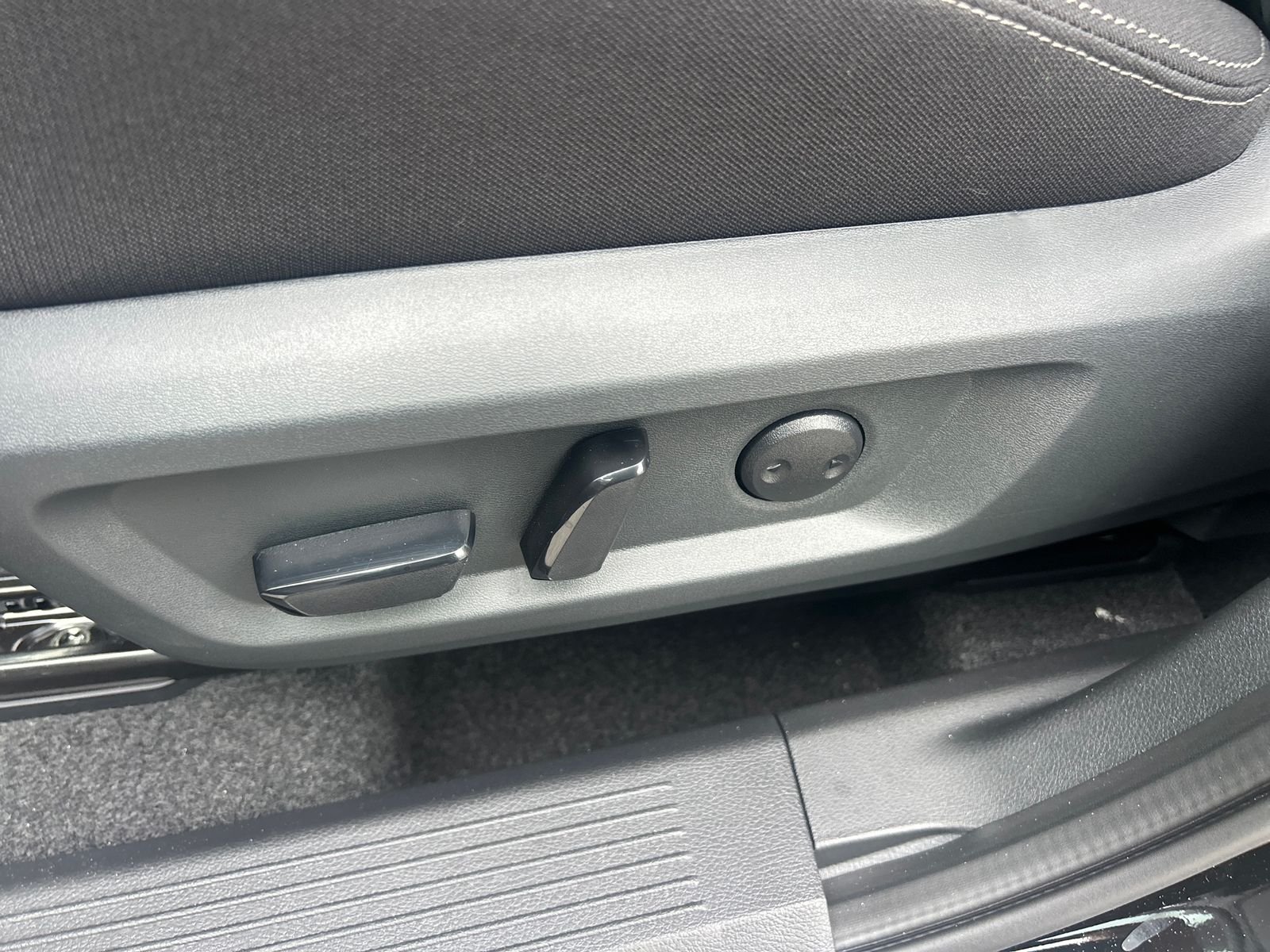 New 2026 Nissan Rogue SV 4D Sport Utility