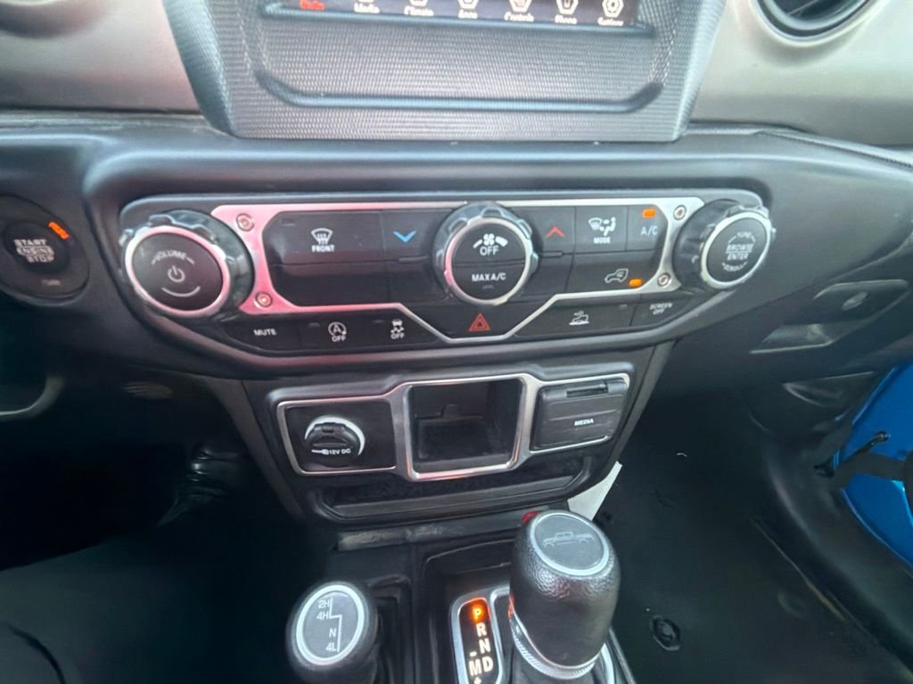 Used 2022 Blue Jeep Sport image 33