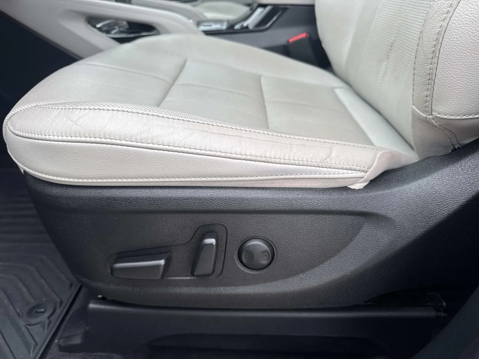 Used 2021 Gravity Grey Kia EX AWD image 17