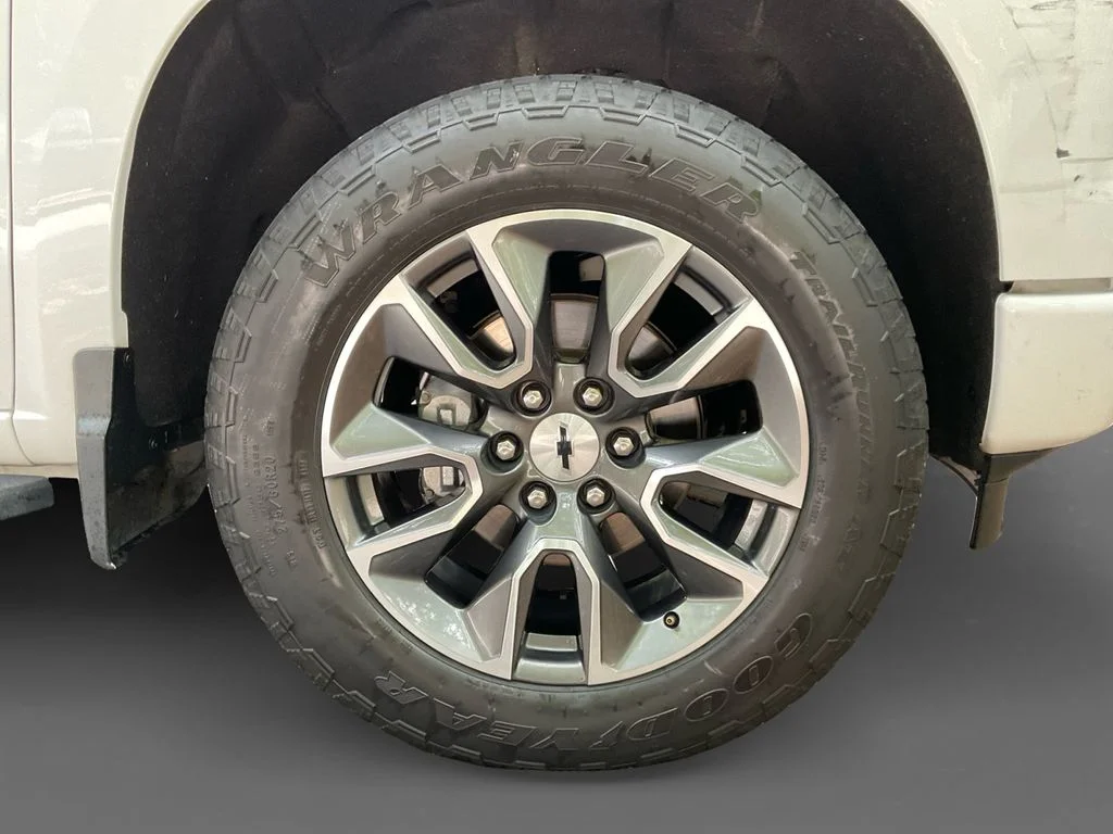 Used 2023 White Chevrolet RST image 16