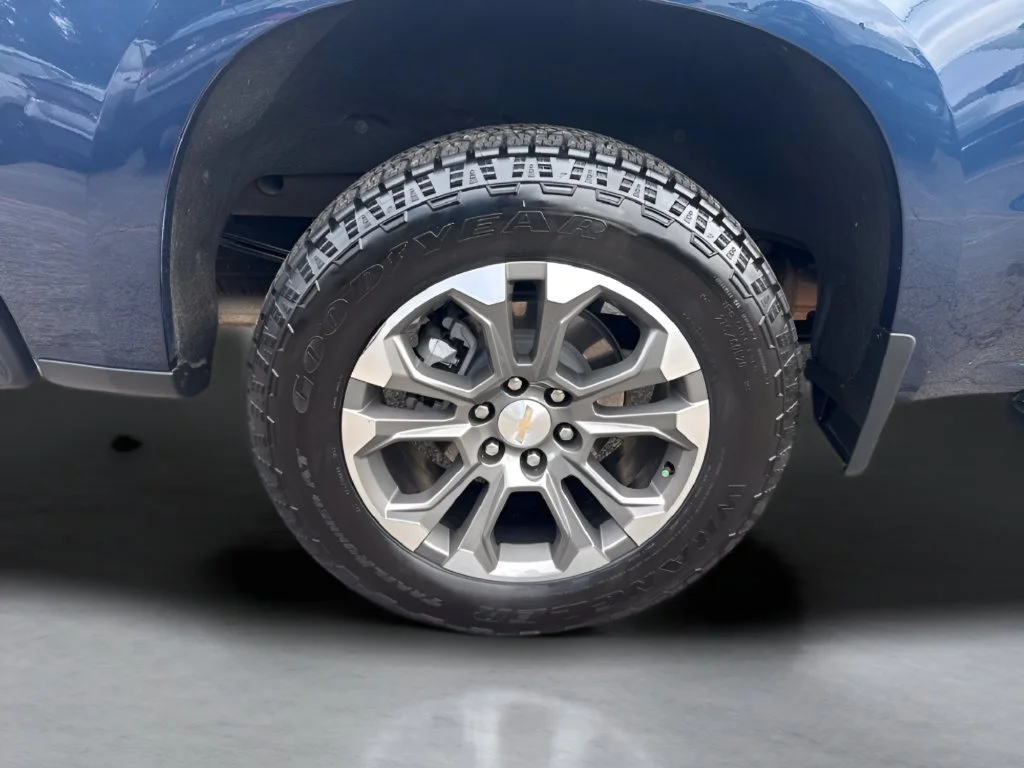 Used 2023 NORTHSKY BLUE METALLIC Chevrolet High Country image 37
