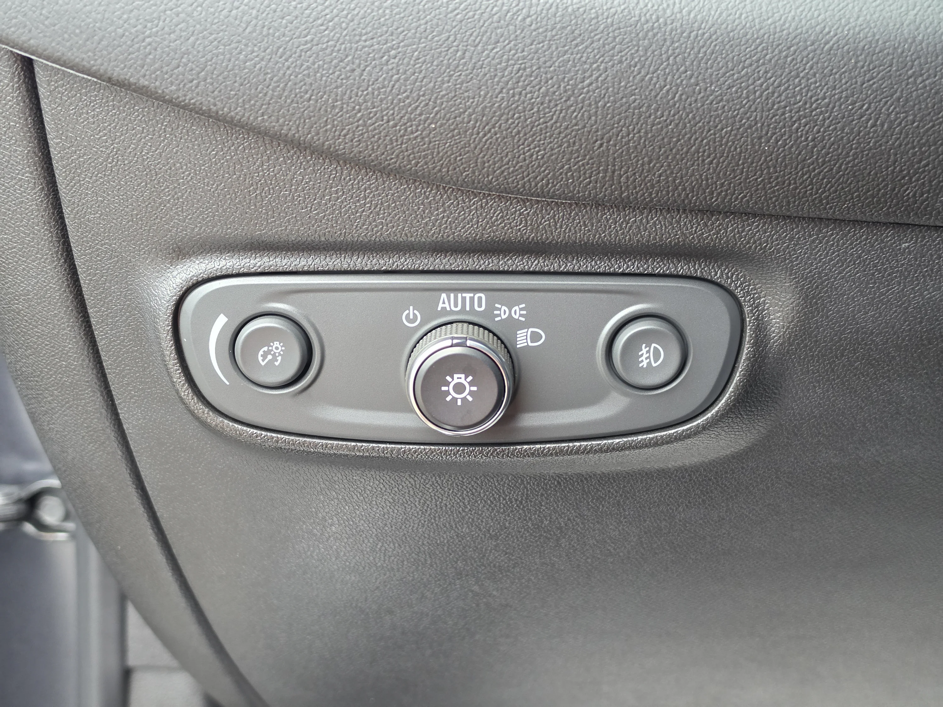 Used 2022 Iron Gray Metallic Chevrolet Premier image 34
