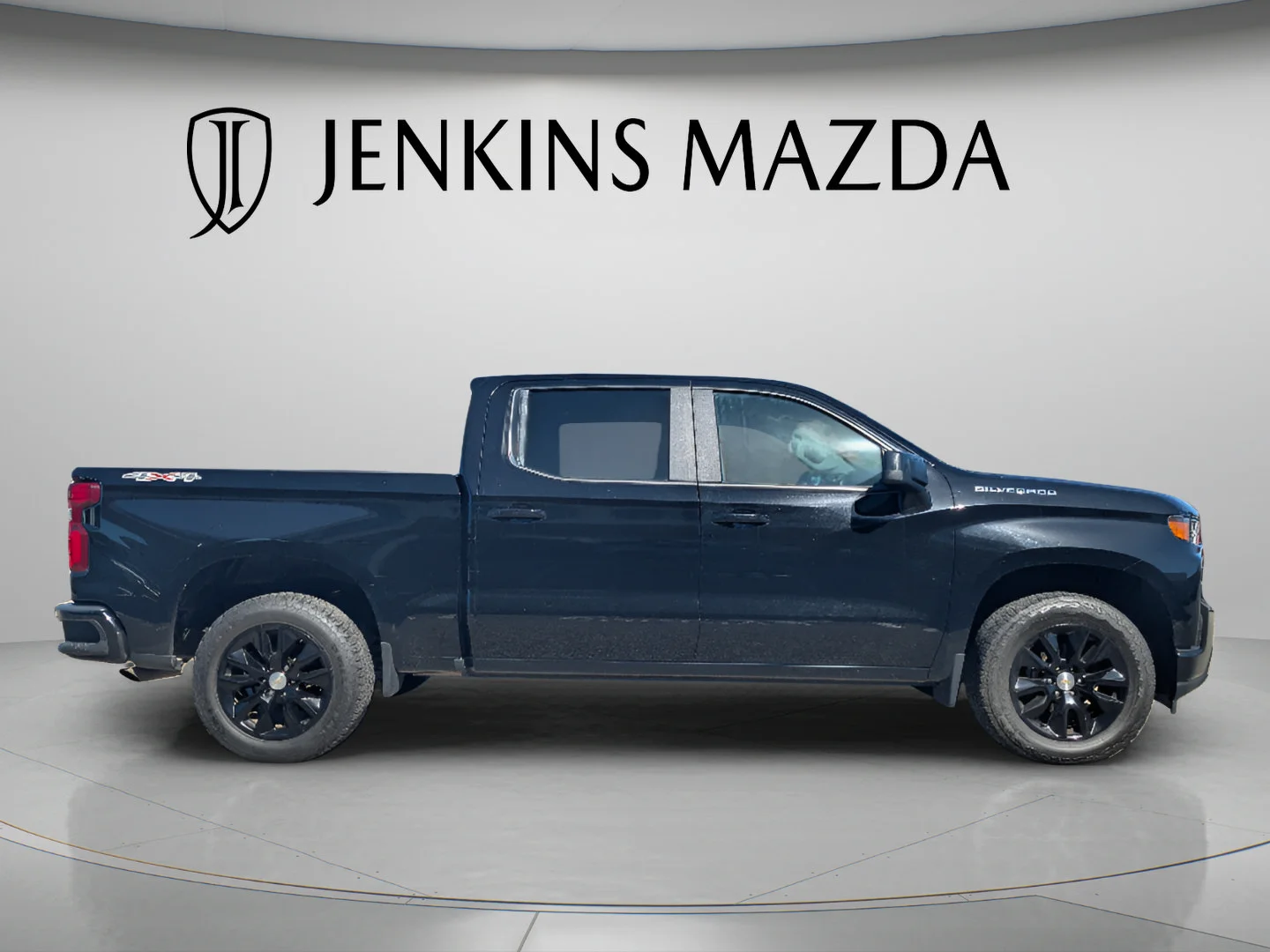 Used 2021 Black Chevrolet Custom image 9