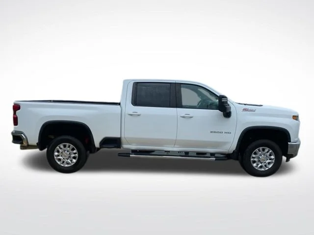 Used 2023 White Chevrolet LT image 8