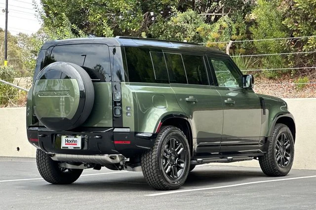 New 2026 Woolstone Green Land Rover X-Dynamic SE image 5