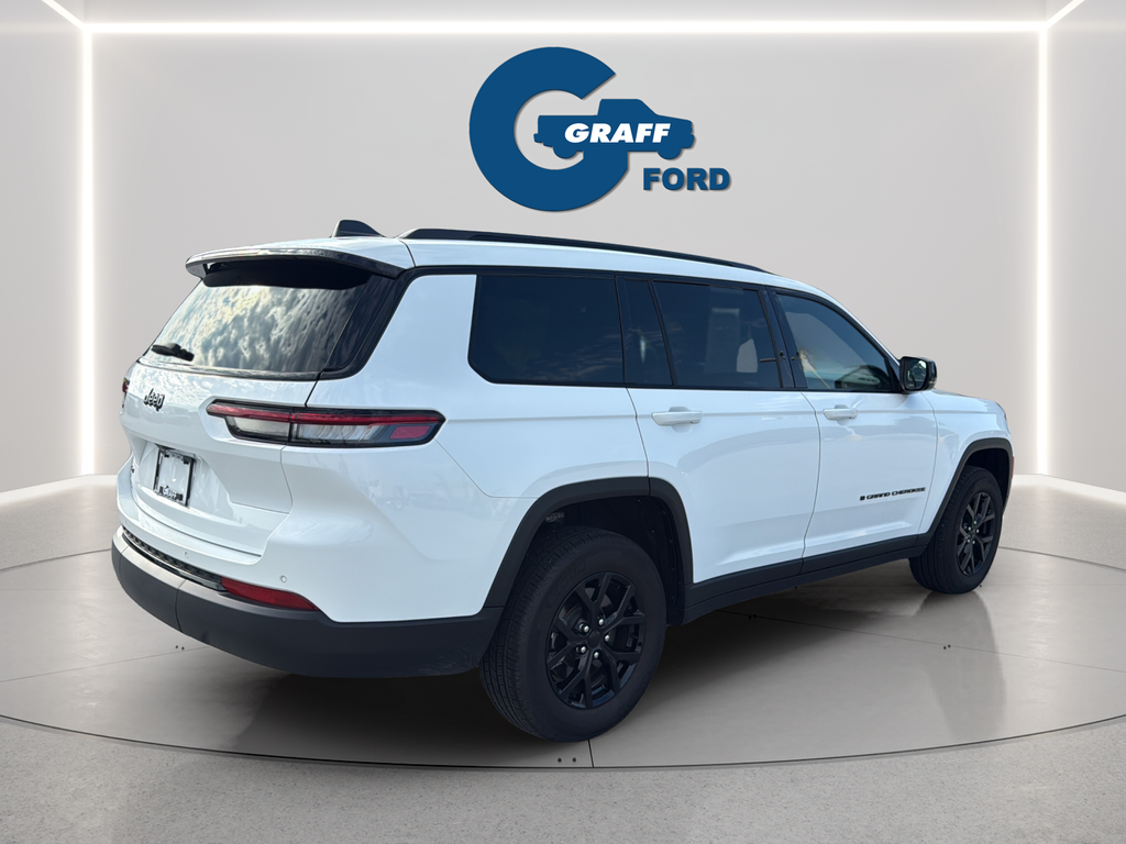 Used 2025 White Jeep Altitude X image 5