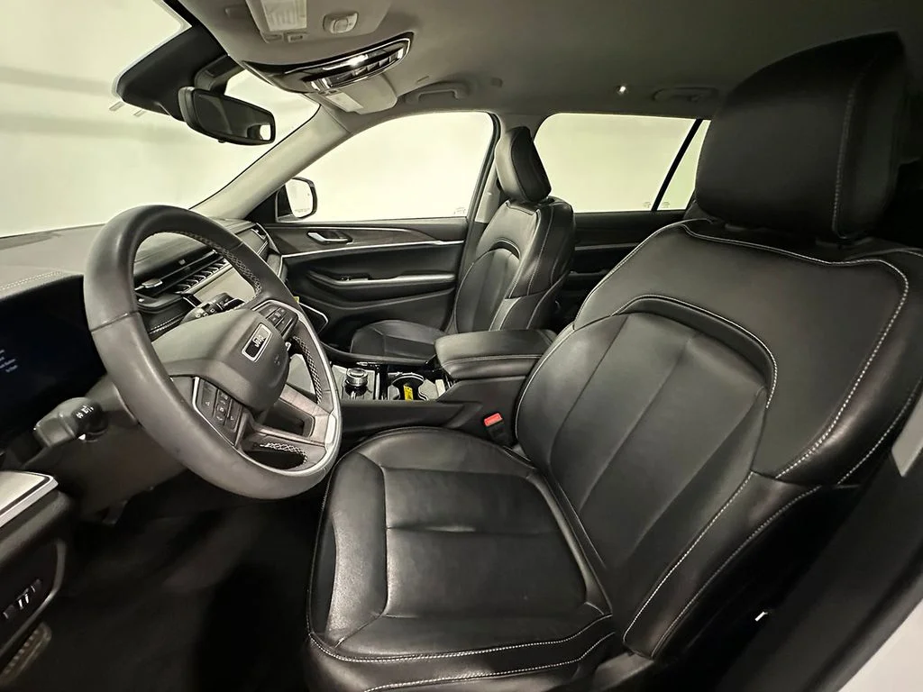 Used 2023 White Jeep Limited image 3