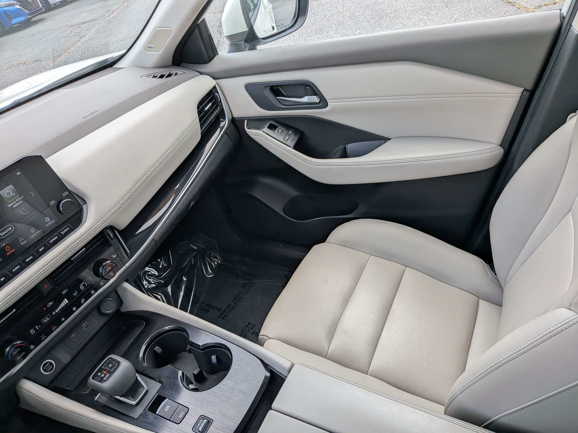 Used 2023 White Nissan SL image 15