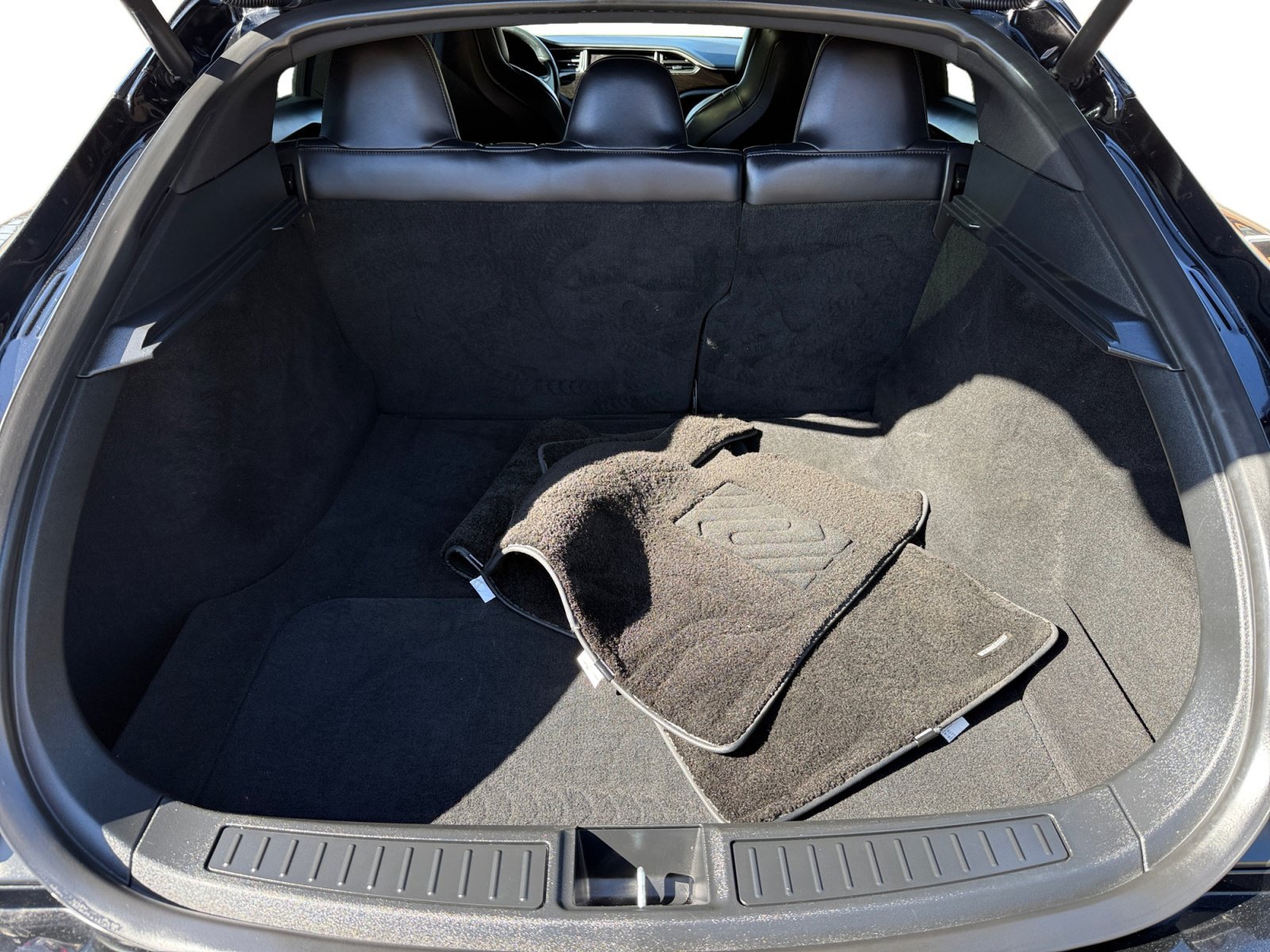 Used 2018 Obsidian Black Metallic Tesla 75D image 17