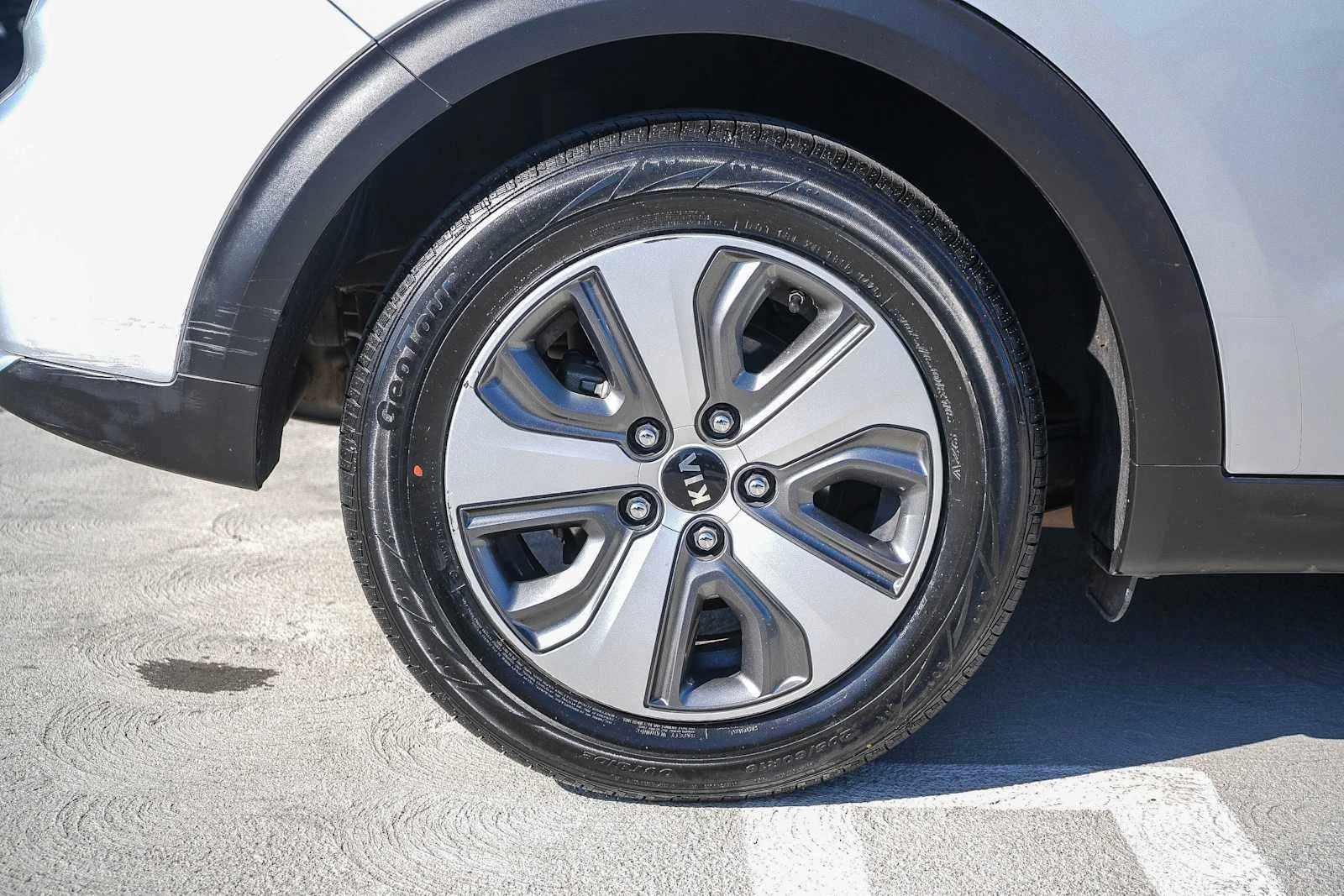 Used 2019 Silky Silver Kia LX image 10