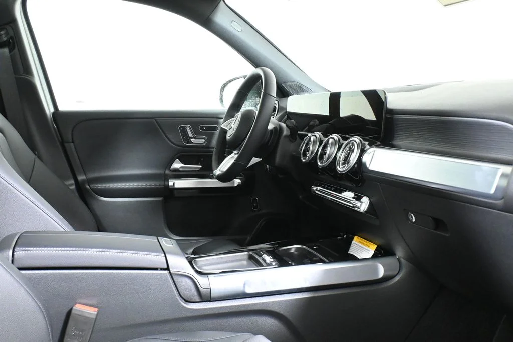 Used 2026 Gray Mercedes-Benz GLB 250 image 32