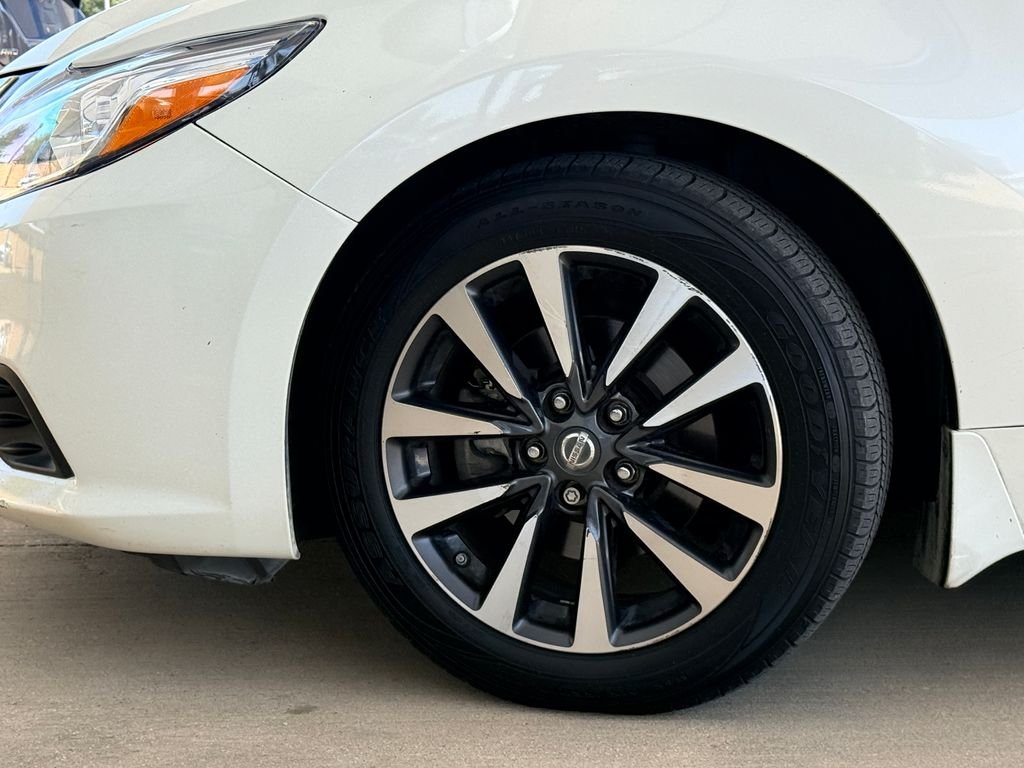 Used 2016 Pearl White Nissan 2.5 SL image 4