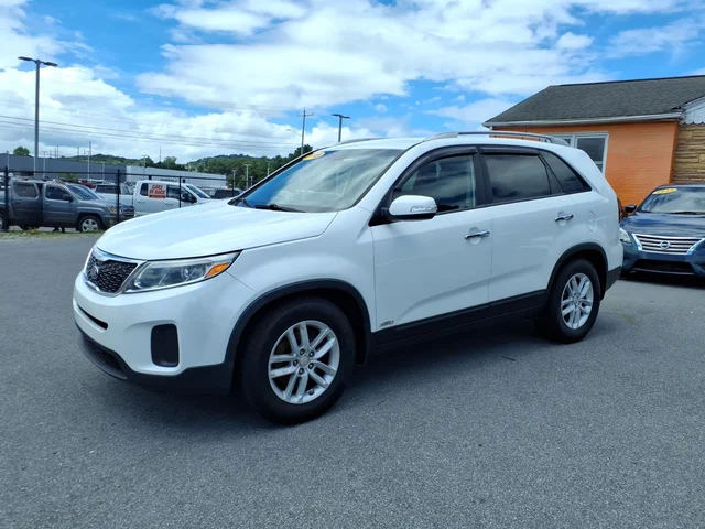Pre-Owned 2015 Kia Sorento AWD 4DR V6 LX