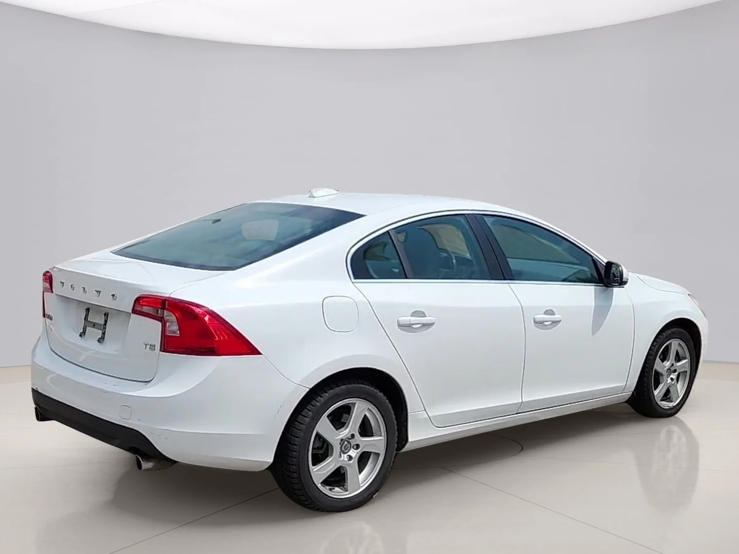 Used 2013 White Volvo T5 image 5
