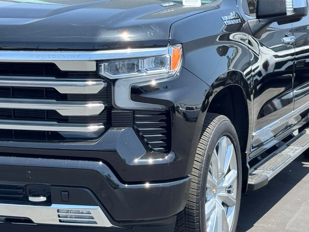 Used 2025 Black Chevrolet High Country image 13