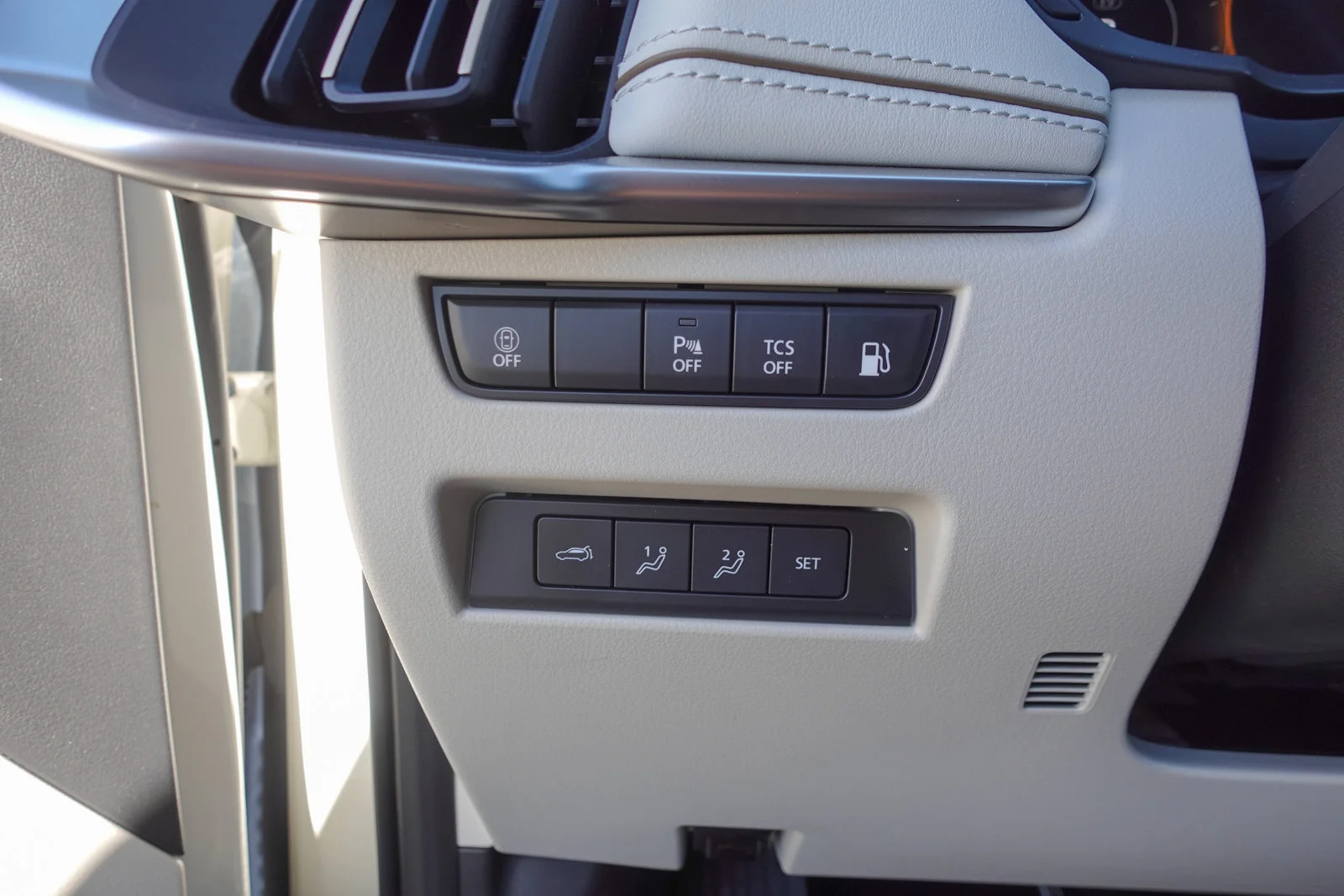 Certified Used 2024 White Mazda Premium Plus image 18