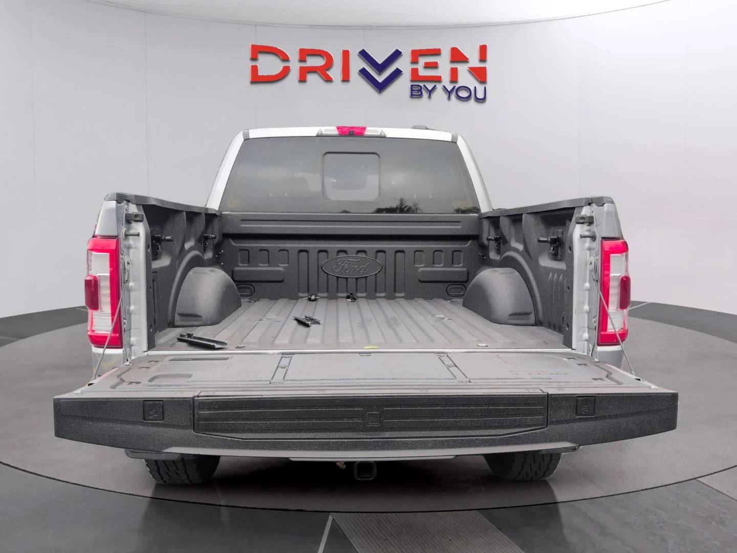 Used 2022 Iconic Silver Ford LARIAT image 5