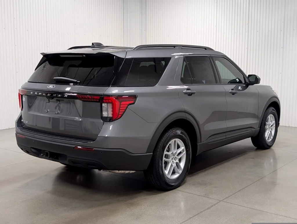 New 2027 Carbonized Gray Metallic Ford Active image 18