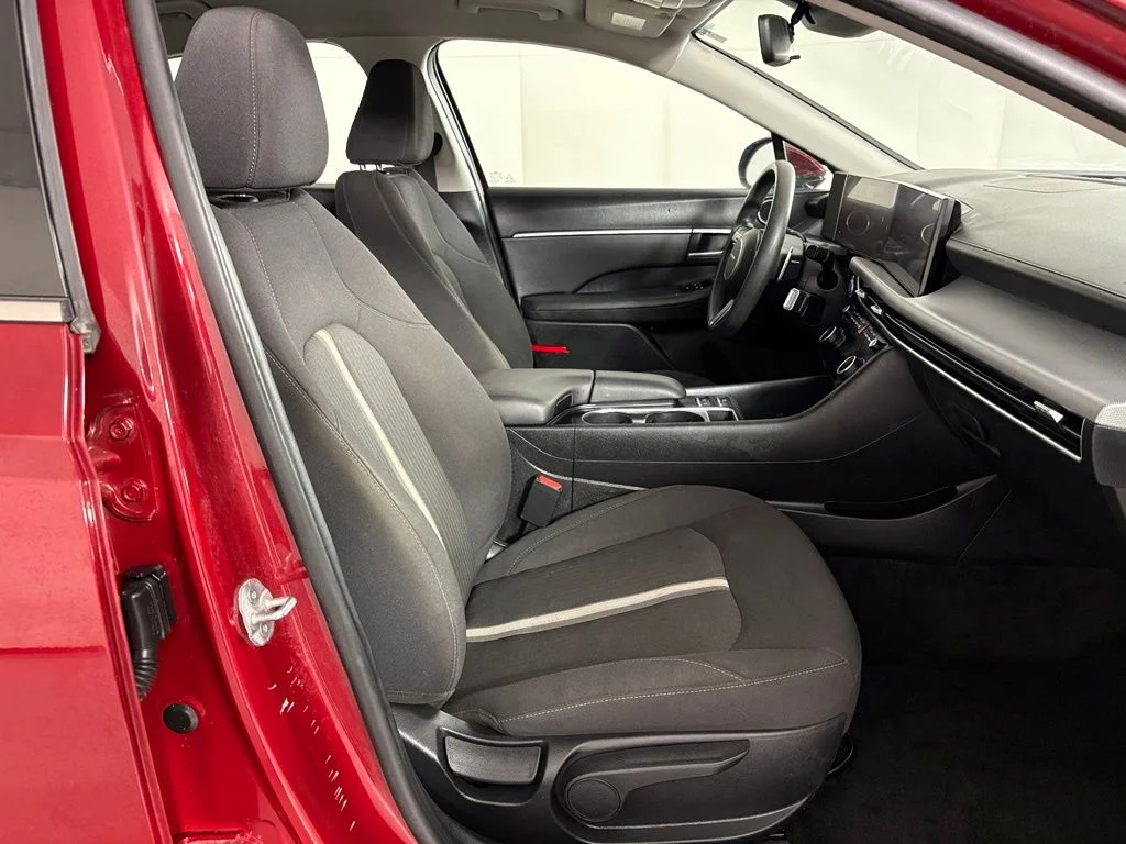Used 2025 Red Hyundai SEL image 47