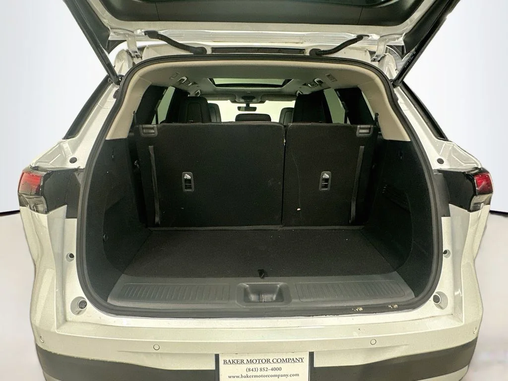 Certified Used 2026 White INFINITI LUXE image 27