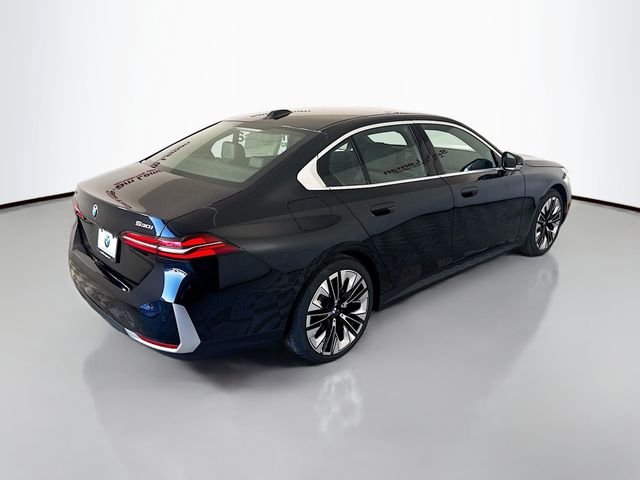 2025 BMW 5 Series 530i - Photo 7