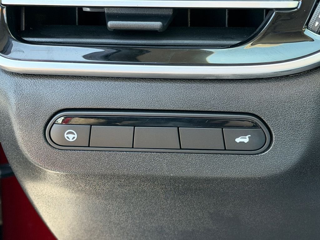 Used 2026 Red INFINITI LUXE image 25