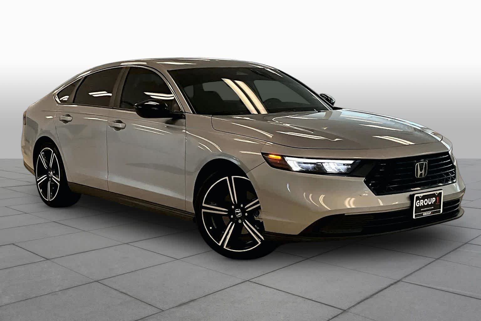Used 2023 Lunar Silver Metallic Honda Sport image 2