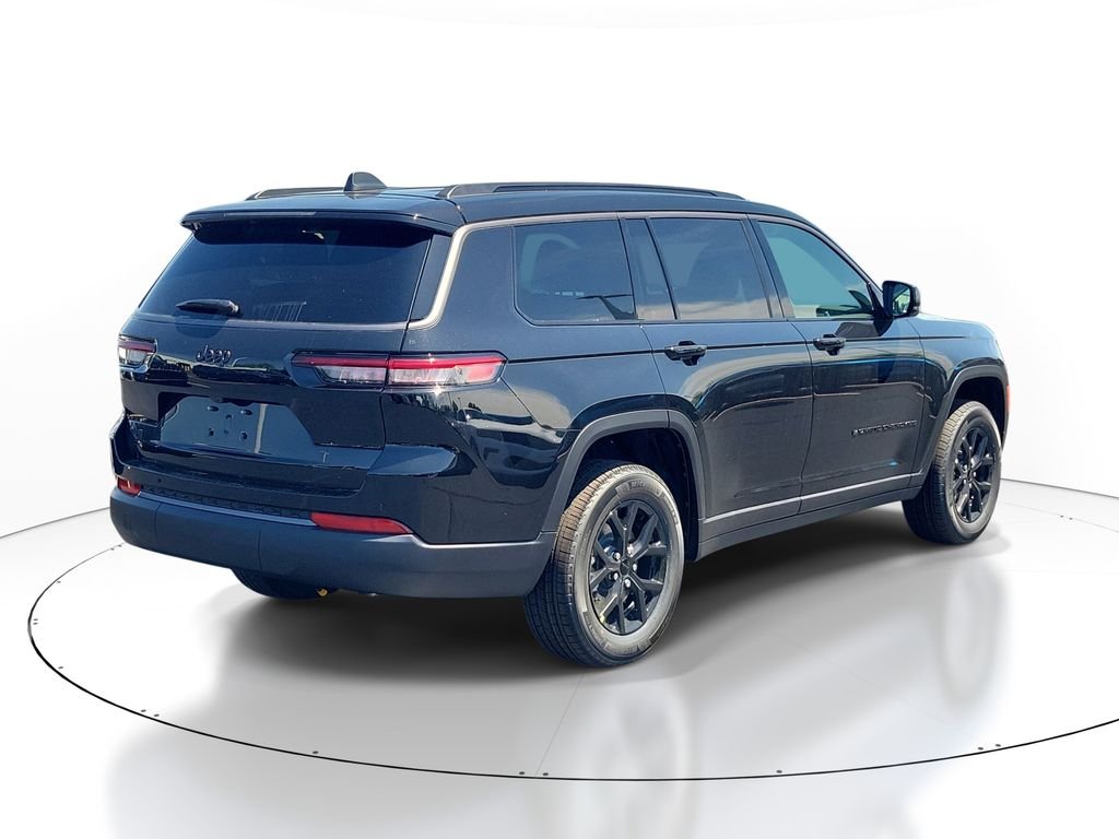 New 2026 Diamond Black Crystal Pearl-Coat Exterior Paint Jeep Laredo image 4