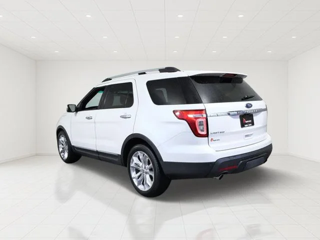 Used 2011 White Ford Limited image 4