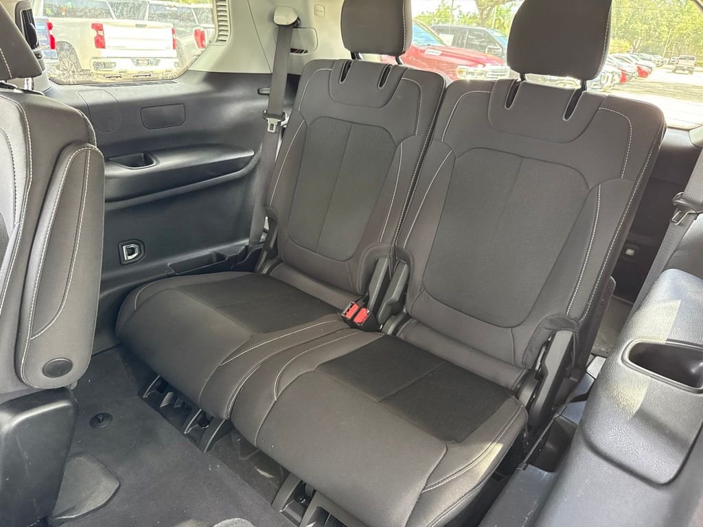 Used 2023 Silver Jeep Laredo image 23