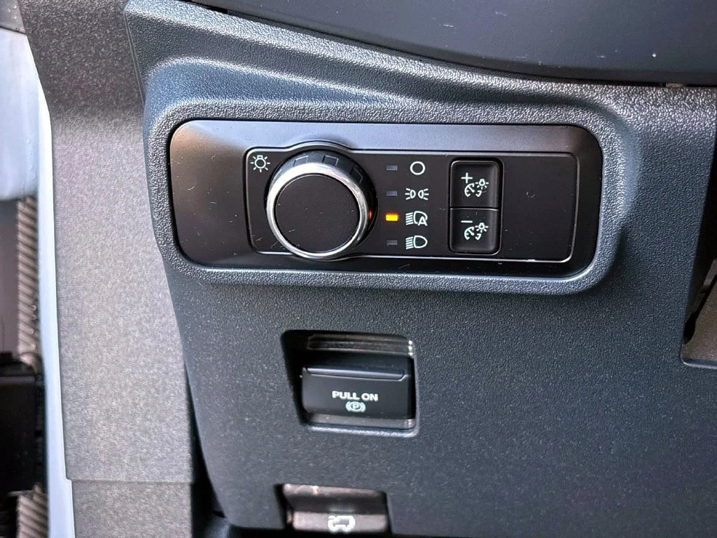 Used 2025 White Ford  image 27