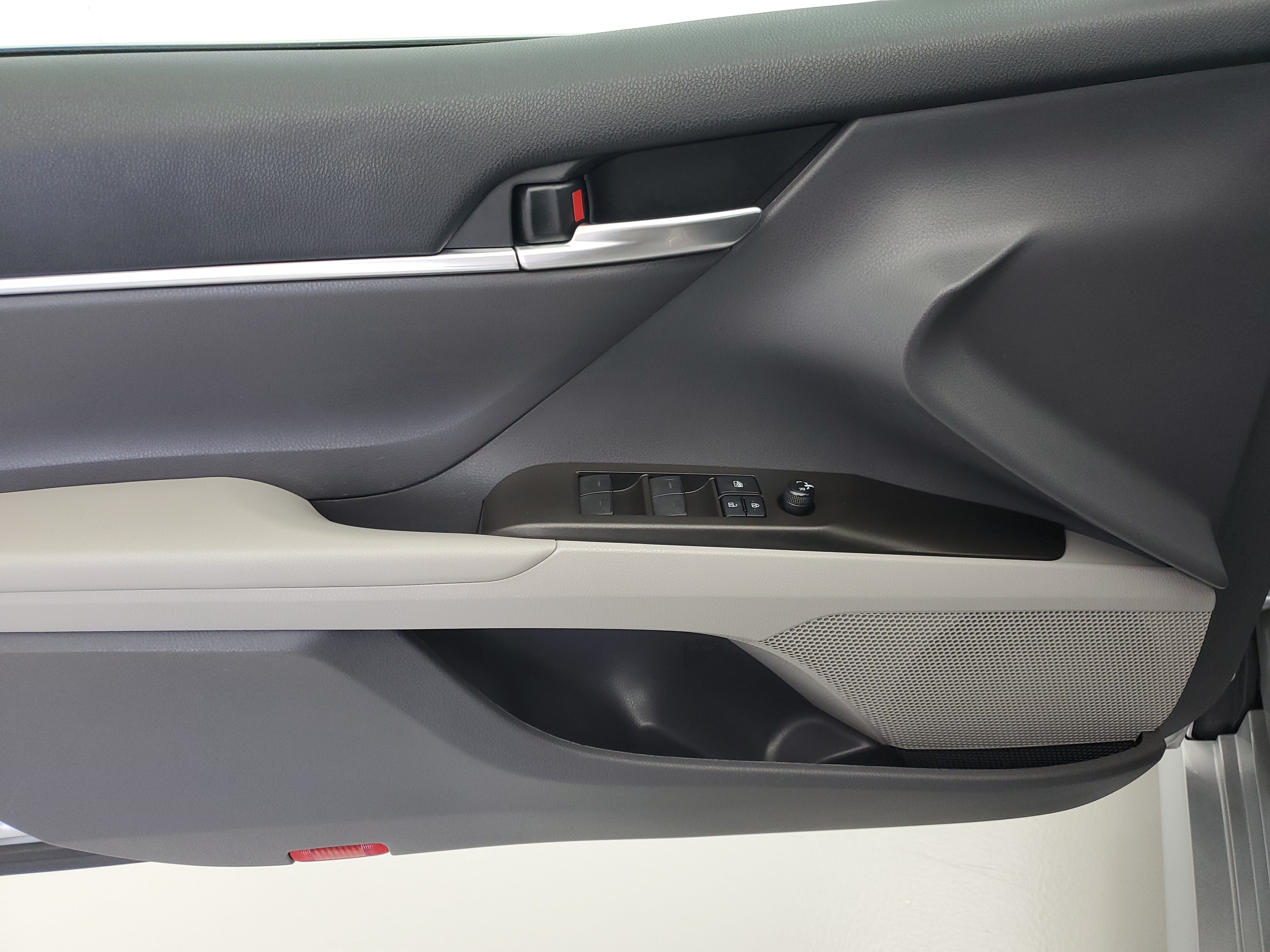 Used 2022 Celestial Silver Metallic Toyota LE image 19