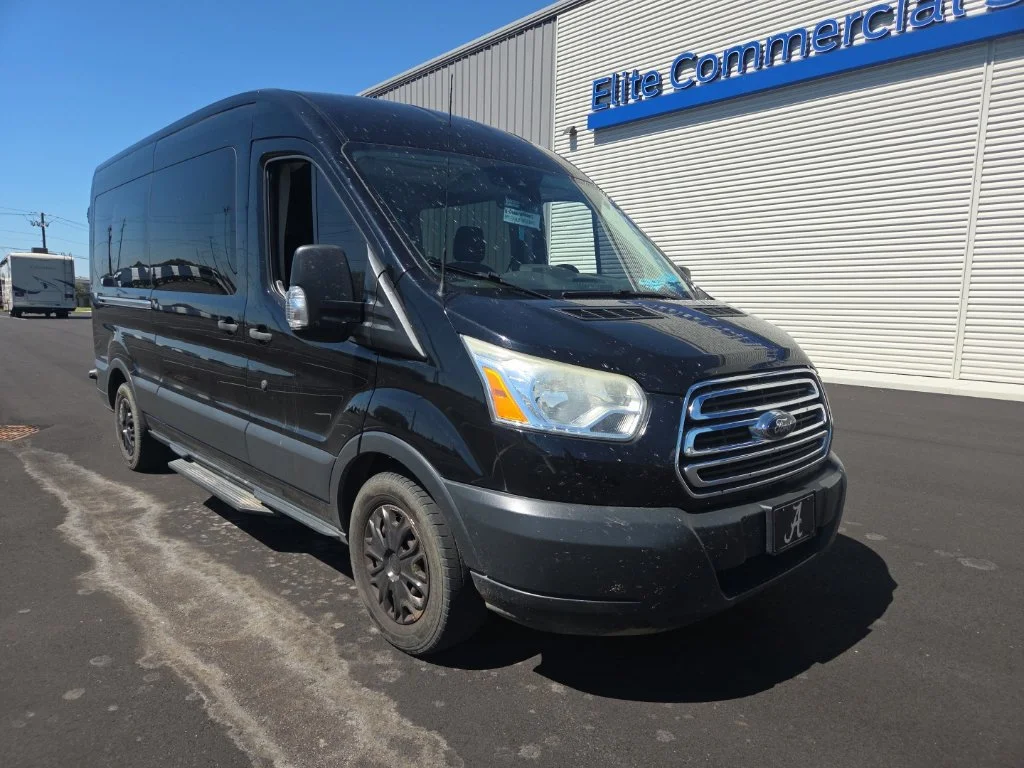 Used 2016 Black Ford XLT image 1