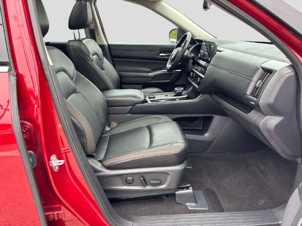 Used 2024 Red Nissan SL image 21