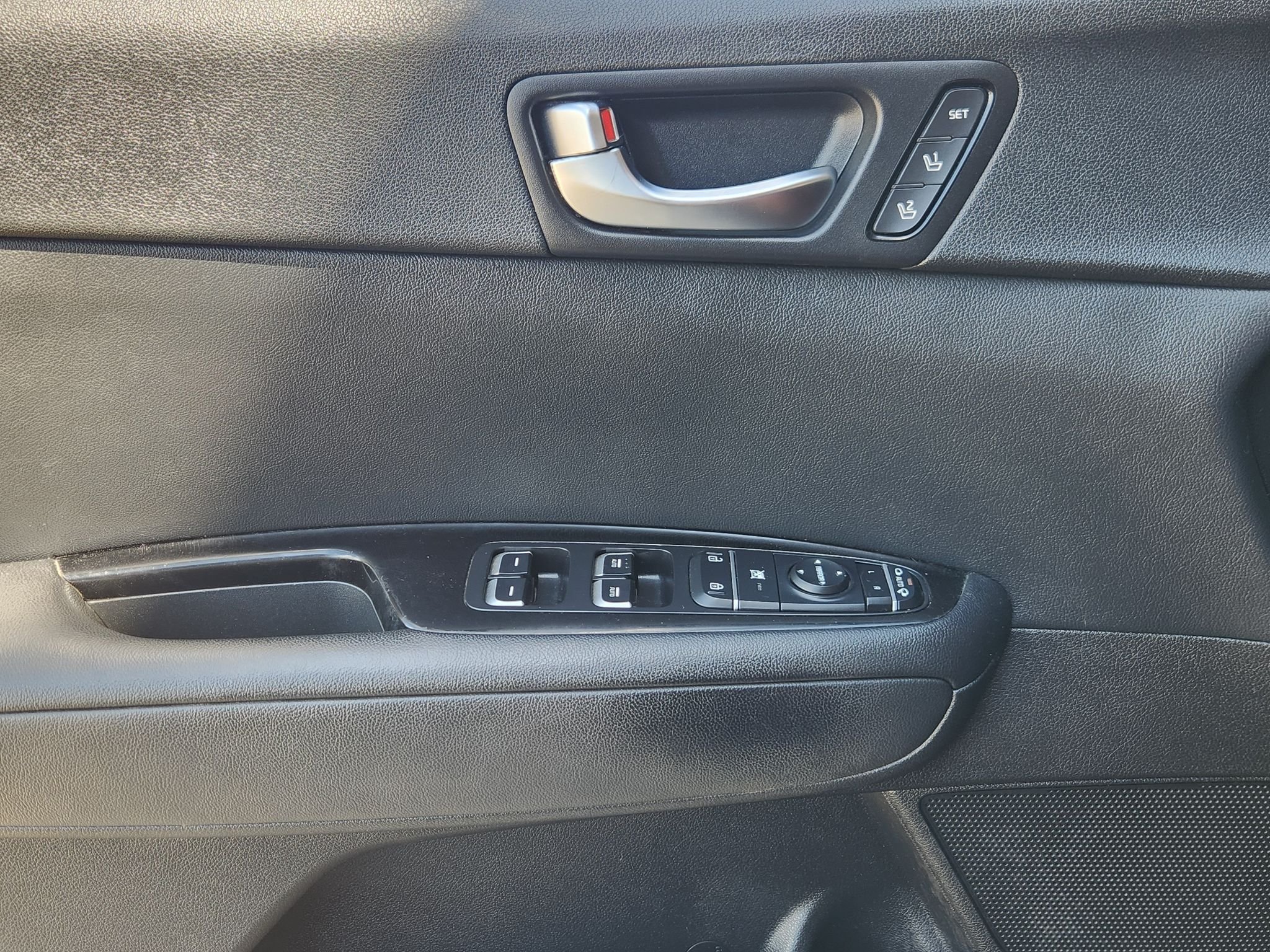Used 2018 Ebony Black Kia SX image 22