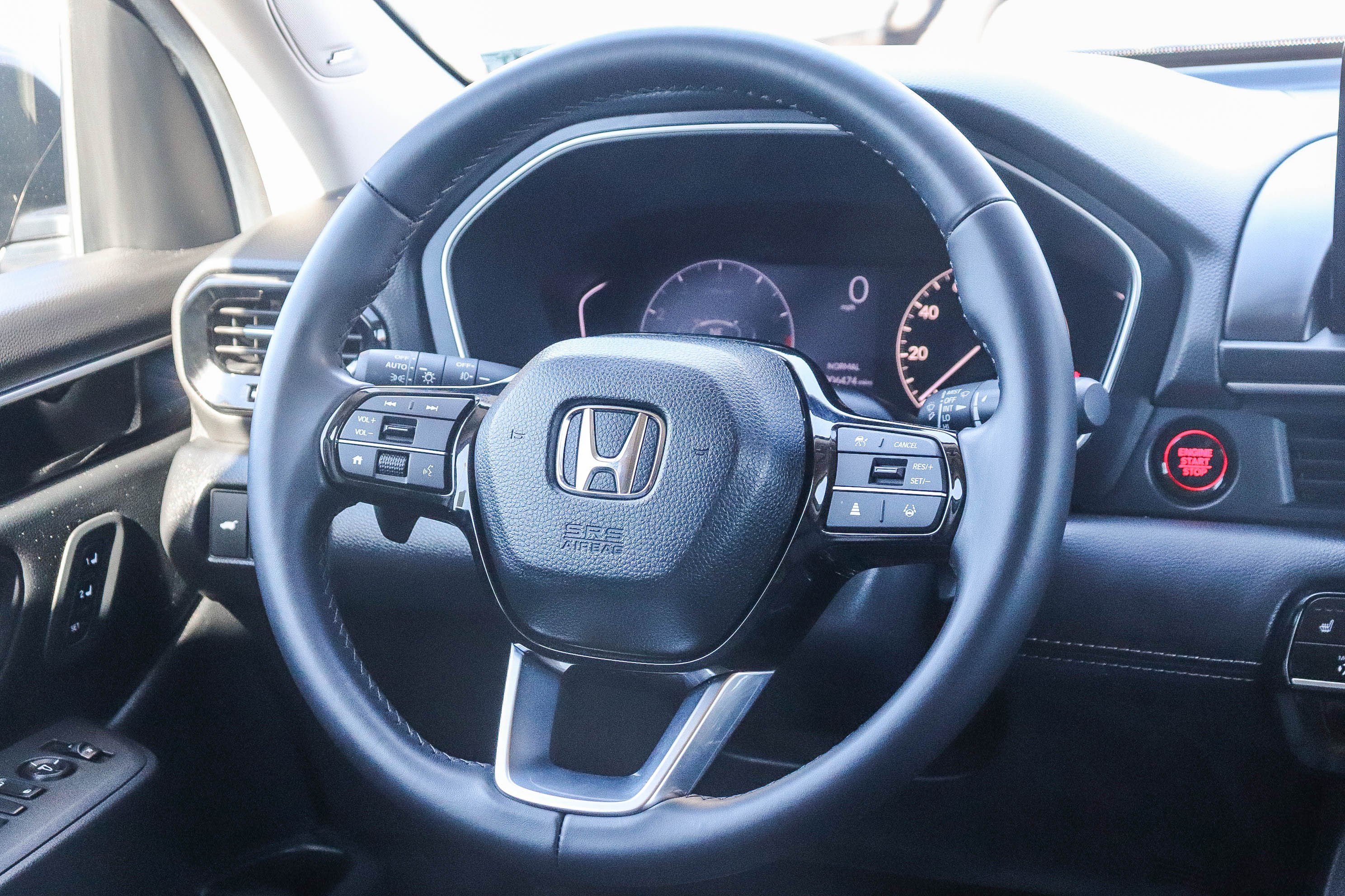 Used 2025 Modern Steel Metallic Honda Touring image 17