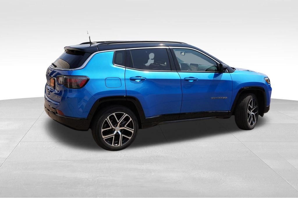 Certified Used 2024 Hydro Blue Pearlcoat Jeep Limited image 4