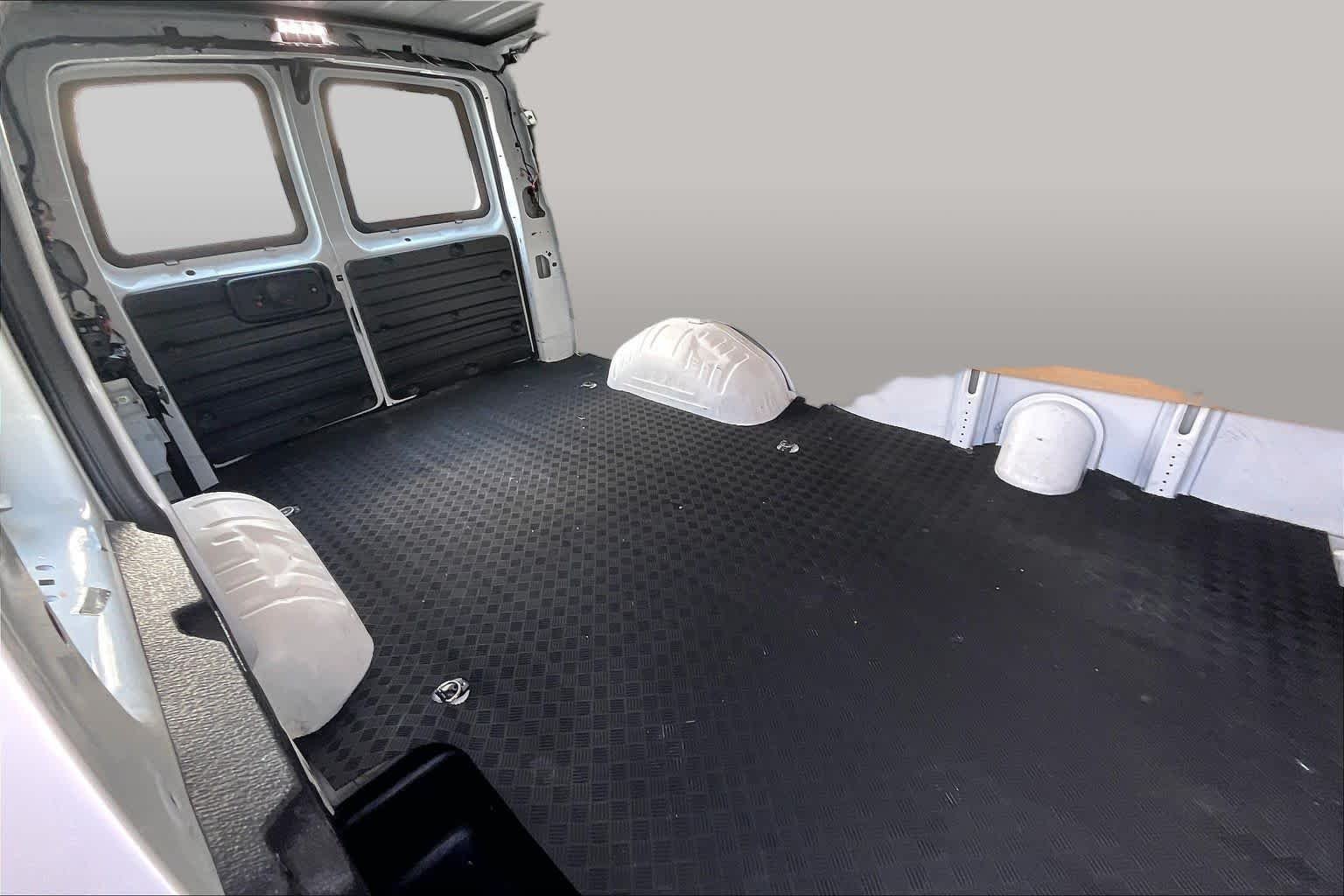 2025 GMC Savana Cargo Work Van - Photo 19