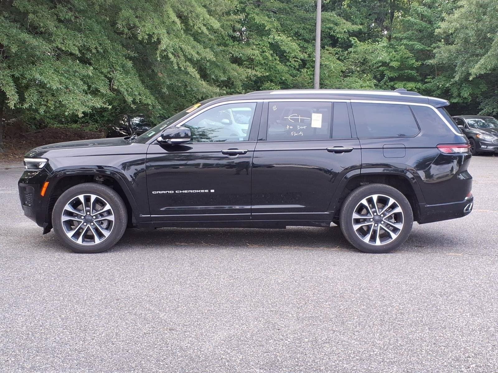 Used 2023 Diamond Black Crystal Pearlcoat Jeep Overland image 3