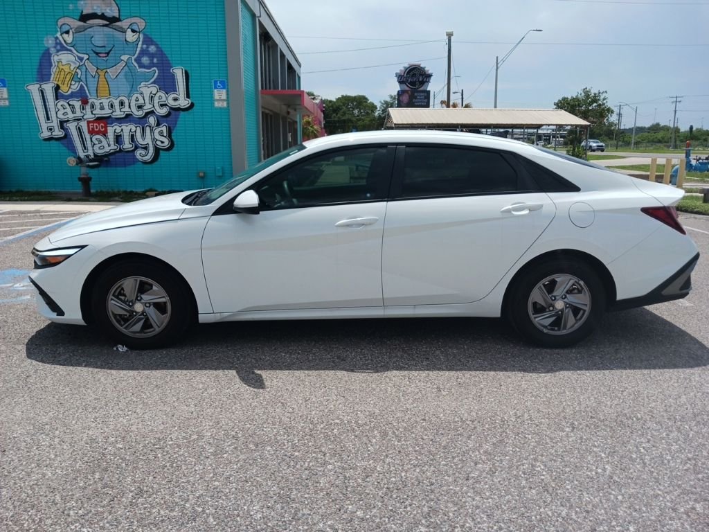 2025 Hyundai Elantra SE - Photo 6