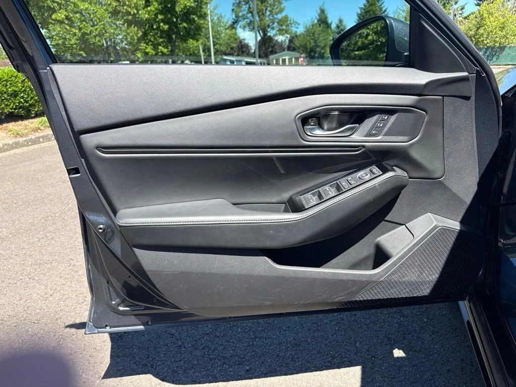 Used 2023 Canyon River Blue Metallic Honda Touring image 17